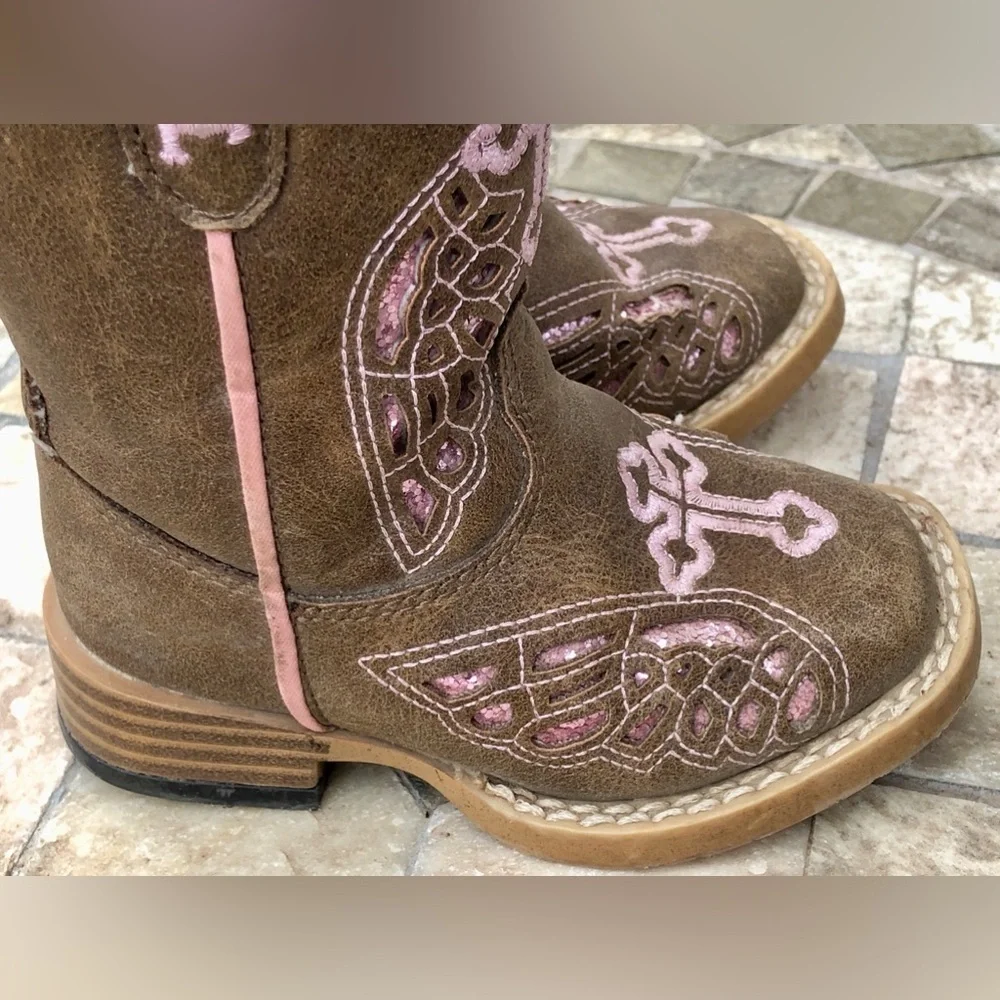 🪺Blazin’ Roxx Gracie Wings & Cross Inlay Western Boots